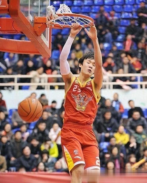 丁彦雨航：当年我离NBA真不远，如果没受伤小牛就给合同了