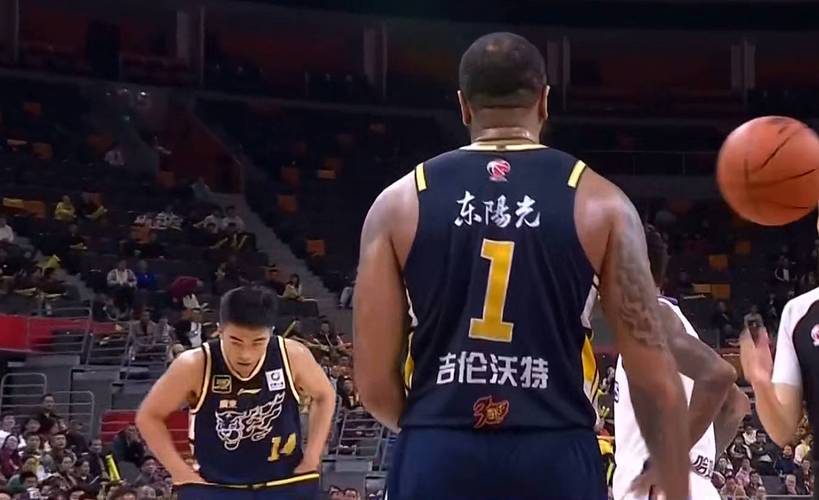 大鱼来了！广东最适合的大外援曝光，这才是杜锋的内线答案