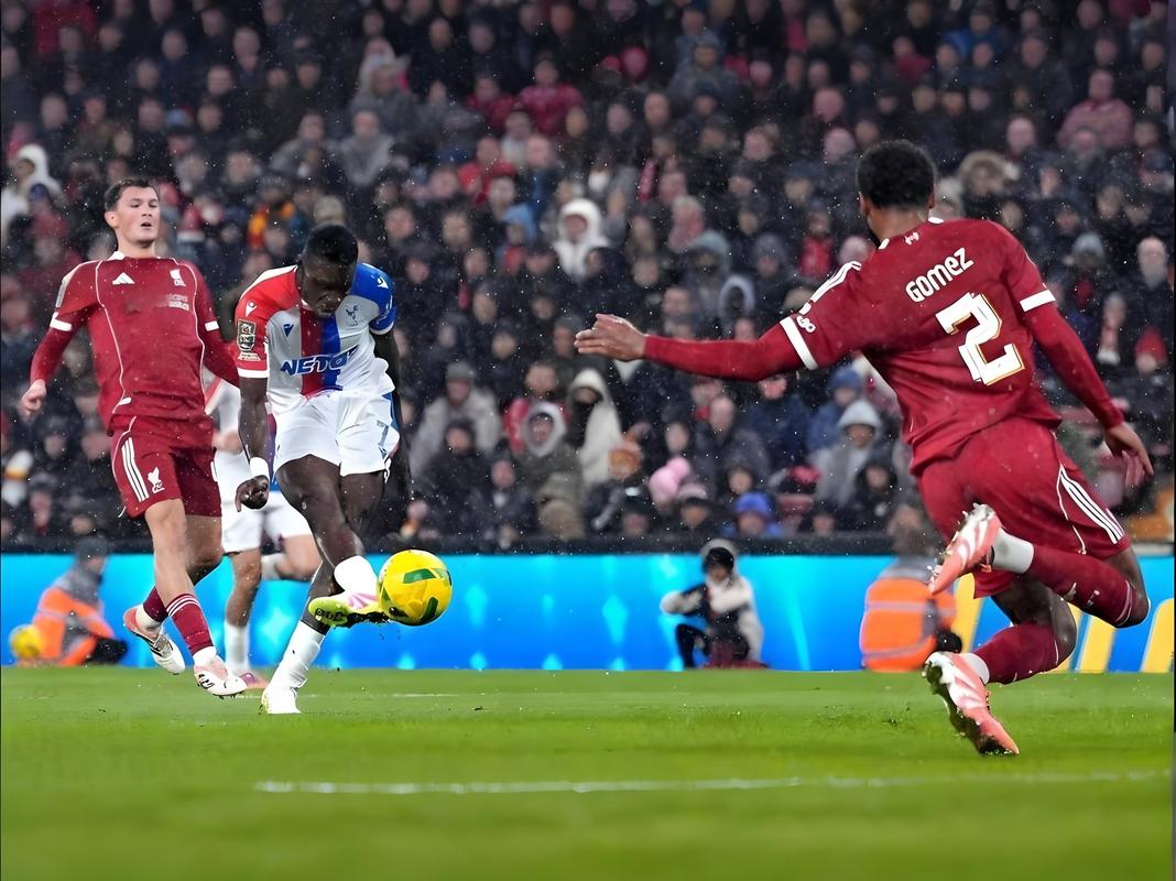 邮报：奥比已经在青年队完成蜕变，现在比曼联一线队首秀时更出色