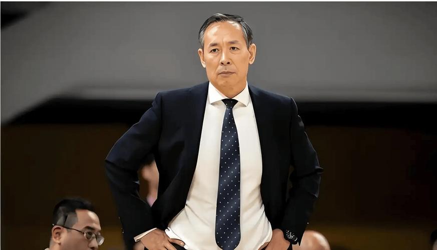 许利民：在伤病和困难的时候大家主动承担责任拼搏精神特别可贵
