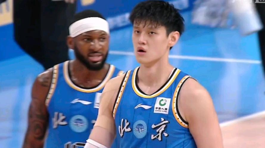 曾凡博爆发轰23分！北京男篮力克广东：1/4决赛1-0