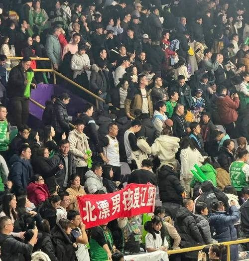 北京男篮主场惨遭疯狂逆转淘汰，球迷流泪提前离场