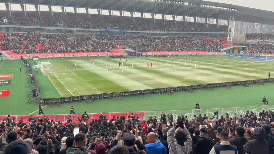 【中超】铁人3比2海港3连胜 姆本扎近3轮收获6球